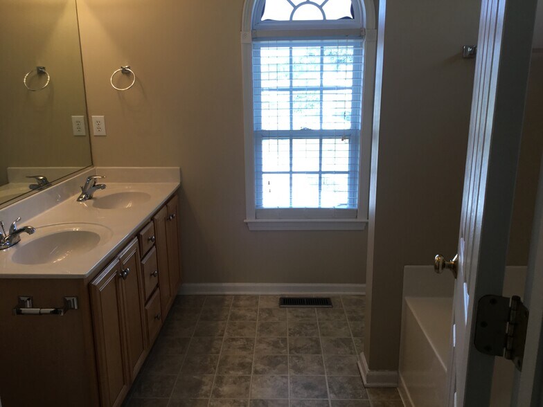 Building Photo - 6032 Evans Mill Rd