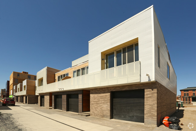 Building Photo - City Modern - Condos