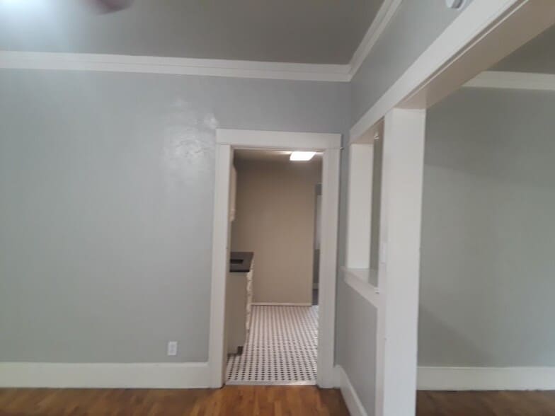 Building Photo - 880 E 100 S