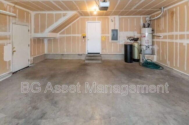 Building Photo - 128 Kingfisher St