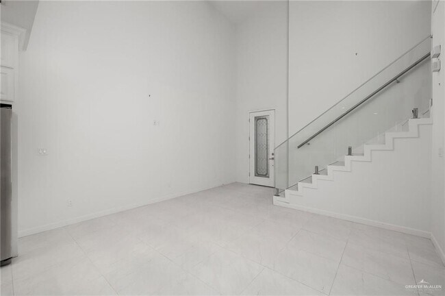 Building Photo - 2323 Corales St