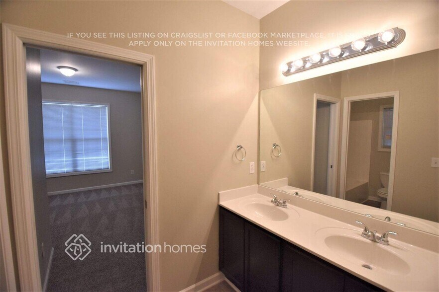 Building Photo - 467 Greyhawk Way