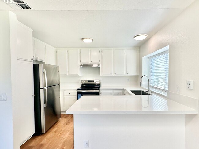 Building Photo - 1652 Pala Lake Dr