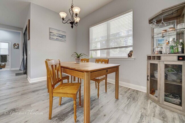 Building Photo - "Charming 3-Bedroom Oasis with 2 Baths and...