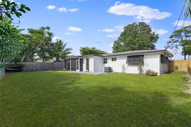 Building Photo - 1472 NE 62nd St