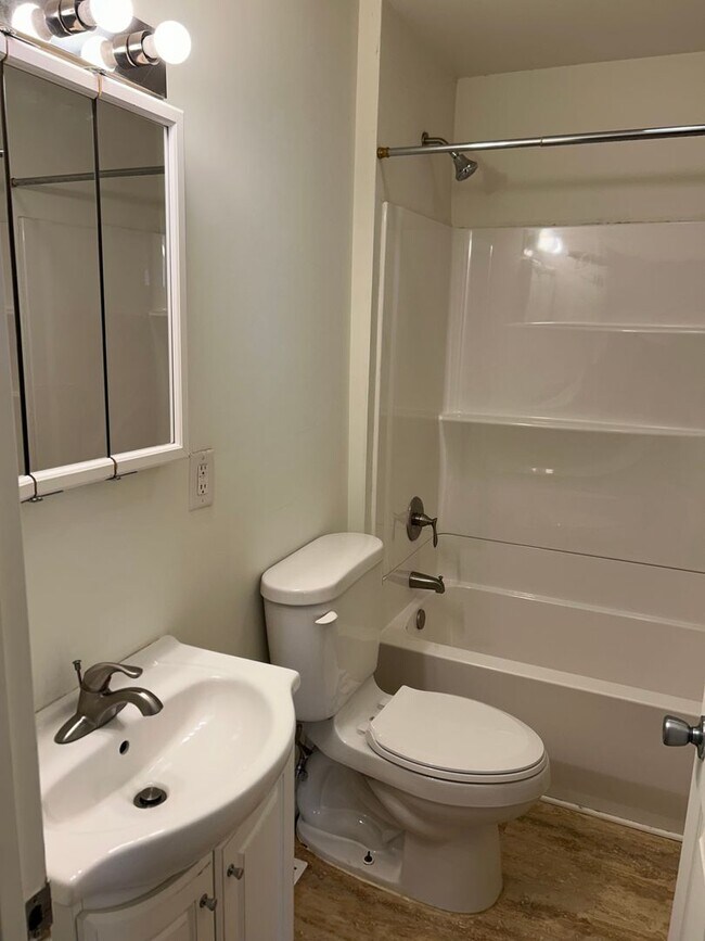 Building Photo - 1024 Euclid St