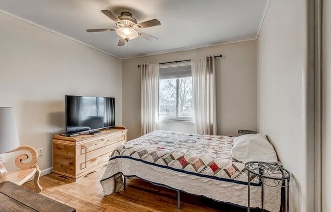 Building Photo - 1001 N Skyline St