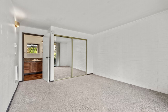 Building Photo - 9500 Rainier Ave S