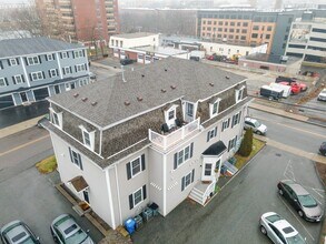 Building Photo - 75 Pine St