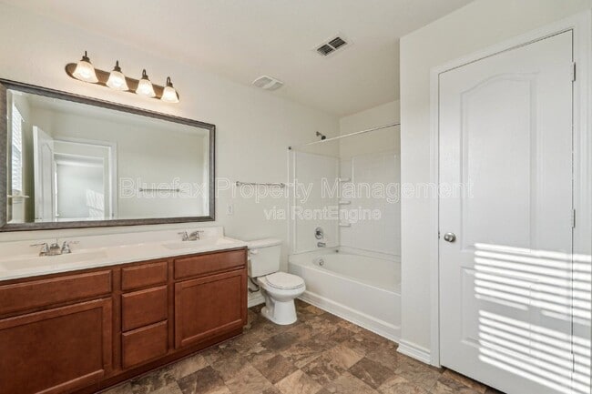 Building Photo - 3306 Putnam Fields