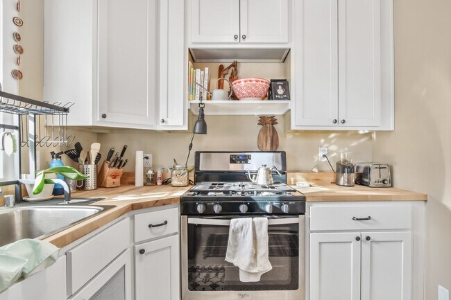 Building Photo - 1319 Rutledge St