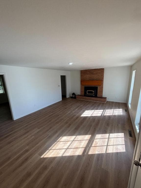 Building Photo - 909 E 1st St