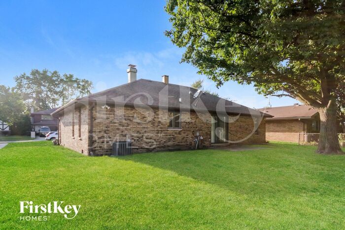 Building Photo - 18519 Carriage Ln