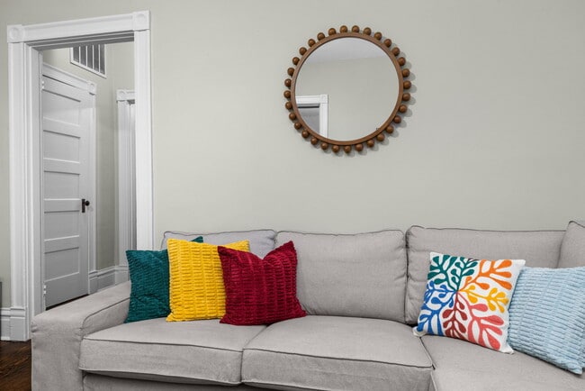 Building Photo - 2819 Shenandoah Ave