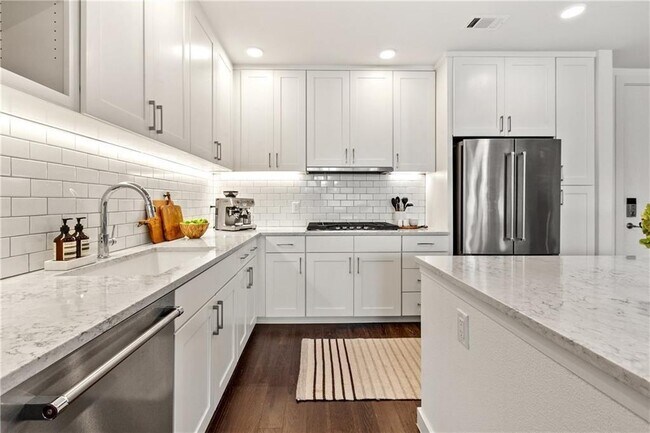 Building Photo - 900 S 1st St