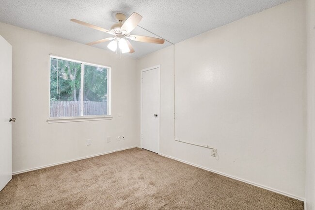 Building Photo - 7204 Hardesty