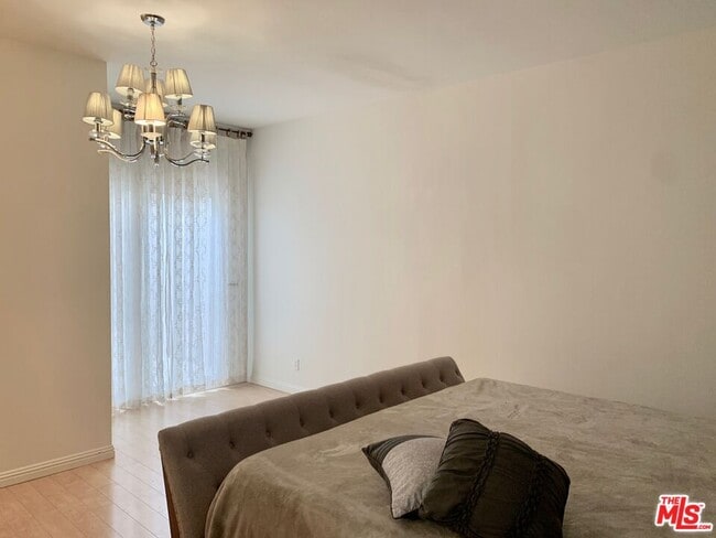 Building Photo - 4189 Vineland Ave