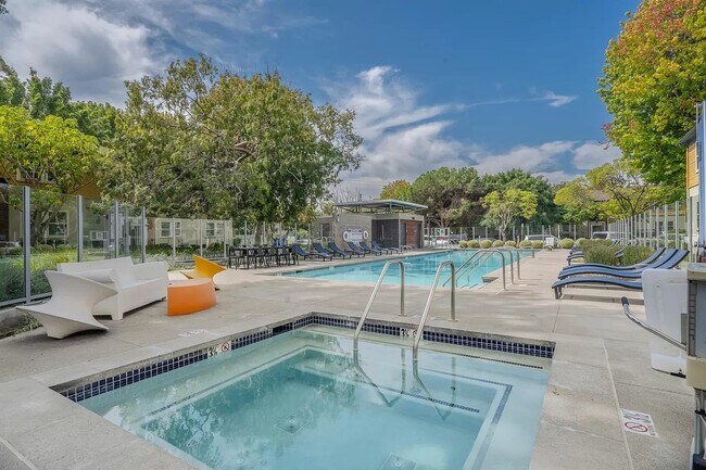 Primary Photo - 5851 W 88th St