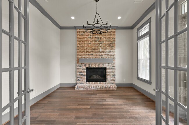 Building Photo - 2331 Bottlebrush Ln