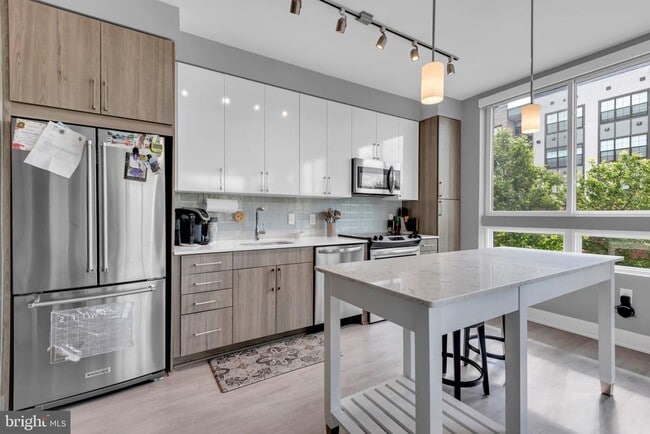 Building Photo - 145 Riverhaven Dr