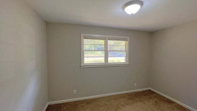 Building Photo - 3-Bedroom with so much to offer !