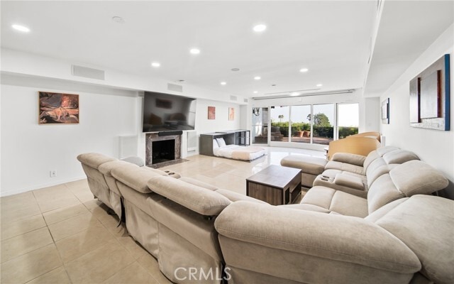 Building Photo - 7930 Vulcan Dr