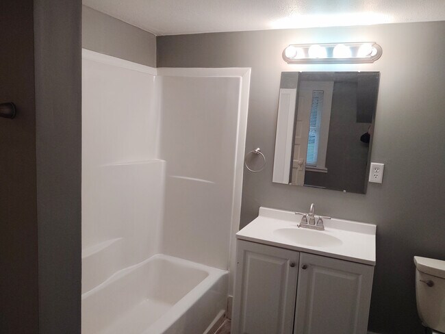 Building Photo - Charming 3-Bedroom Home in a Convenient Location
