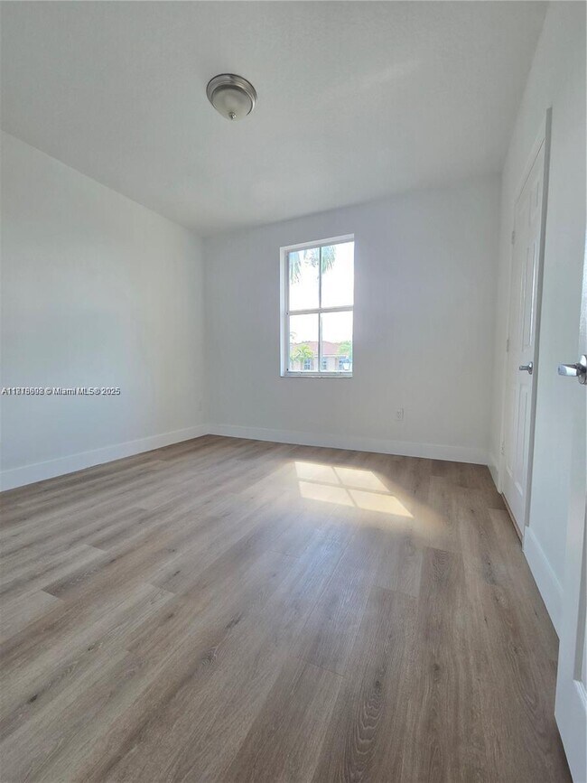 Building Photo - 129 Riverwalk Cir