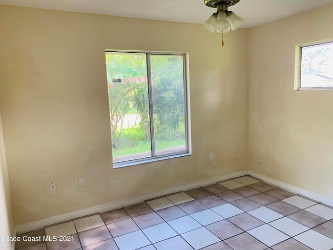 Building Photo - 1337 Helvenston St NW