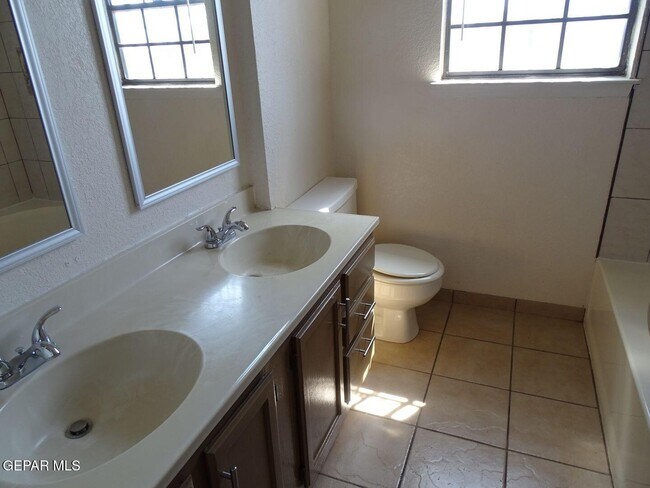 Building Photo - 5245 Roger Maris Dr