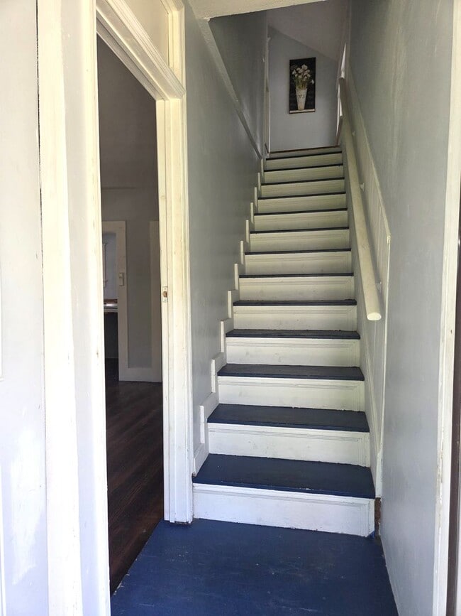 Building Photo - Move in Ready Historic Home in Downtown Cl...