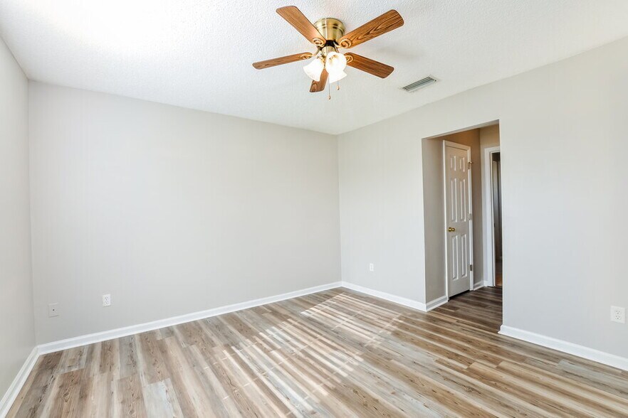 Building Photo - 1371 Summerbrook Dr