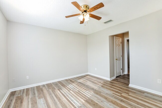 Building Photo - 1371 Summerbrook Dr