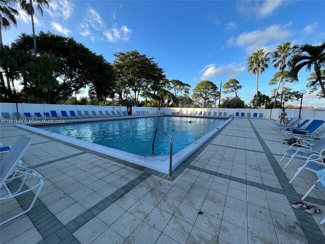 Building Photo - 2230 N Cypress Bend Dr