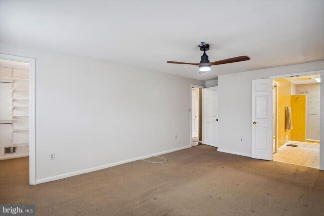 Building Photo - SINGLE FAMILY HOME IN DERWOOD
