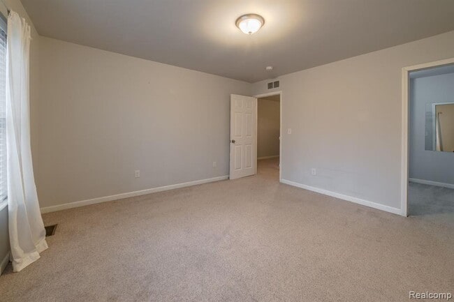 Building Photo - 324 Stratford Ln