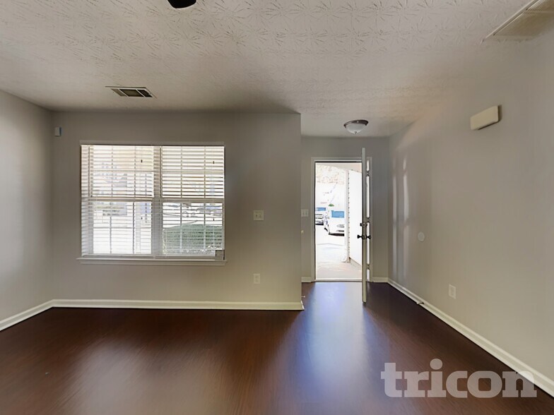 Building Photo - 128 Spring Walk Wy