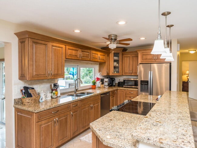 Building Photo - 4930 NE 27th Ave