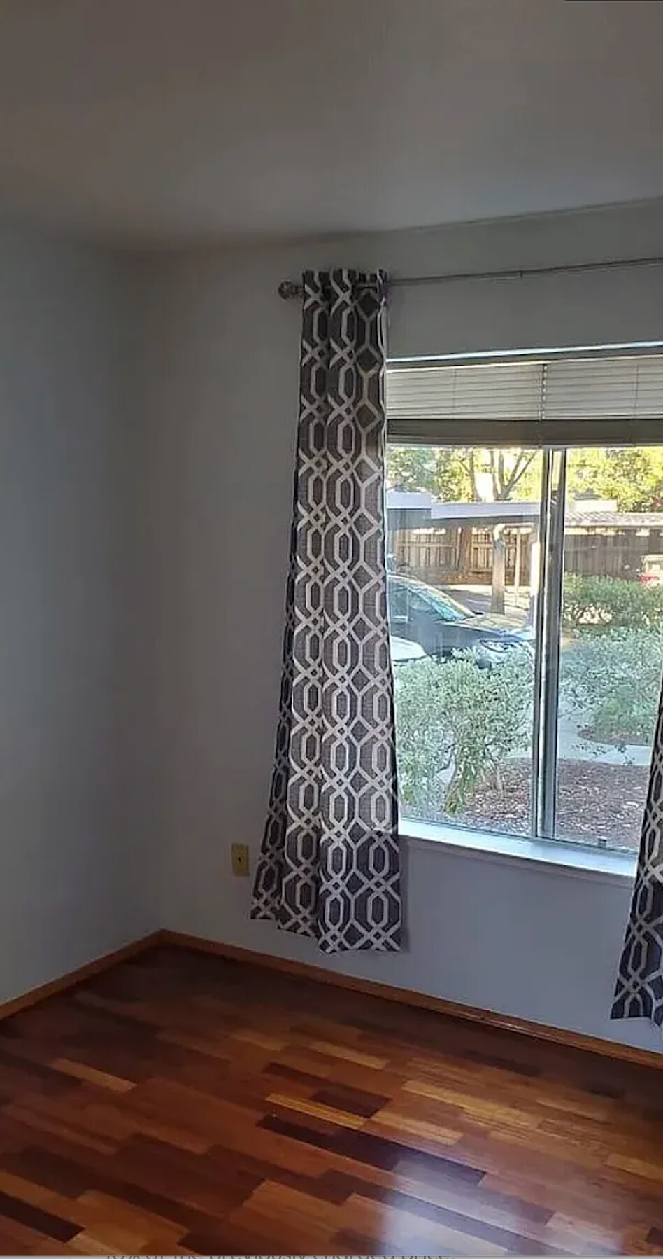 Building Photo - 215 Reflections Dr