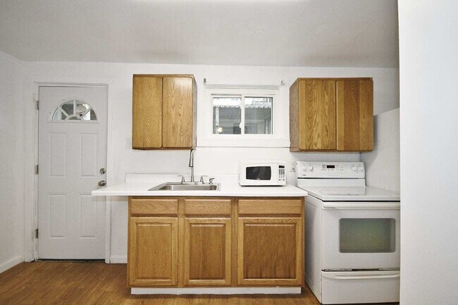 Building Photo - 1423 Ridge Ave