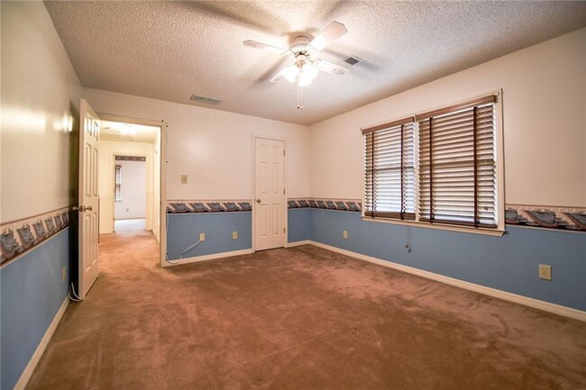Building Photo - 1812 Lake Lucerne Dr SW
