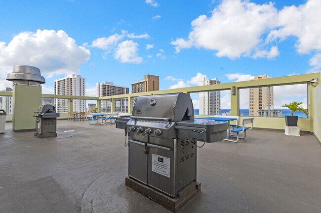 Building Photo - Corner 1BR in Waikiki - Diamond Head Views, All Utilities Included