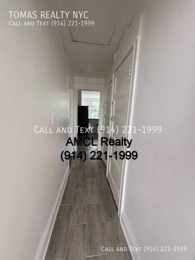 Building Photo - 143 Voss Ave