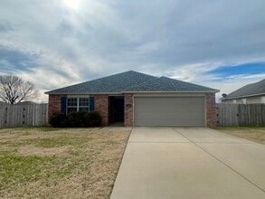 Building Photo - Spacious 3-Bedroom Springdale Home with Fenced Yard
