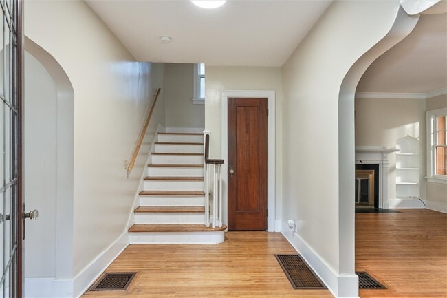 Building Photo - 425 Highland Ave