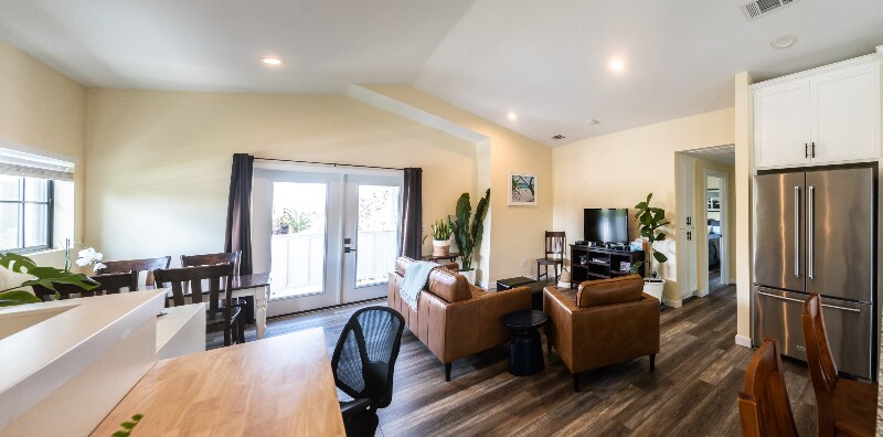 Building Photo - 1334 Ella St