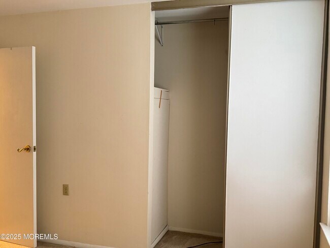 Building Photo - 561B Malvern Ct