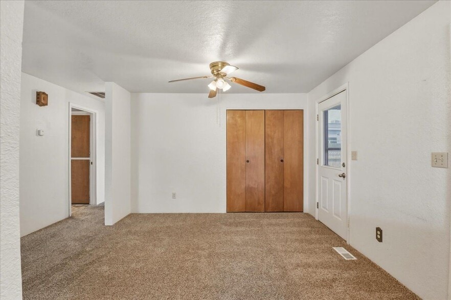 Building Photo - 117 N Homedale Ave