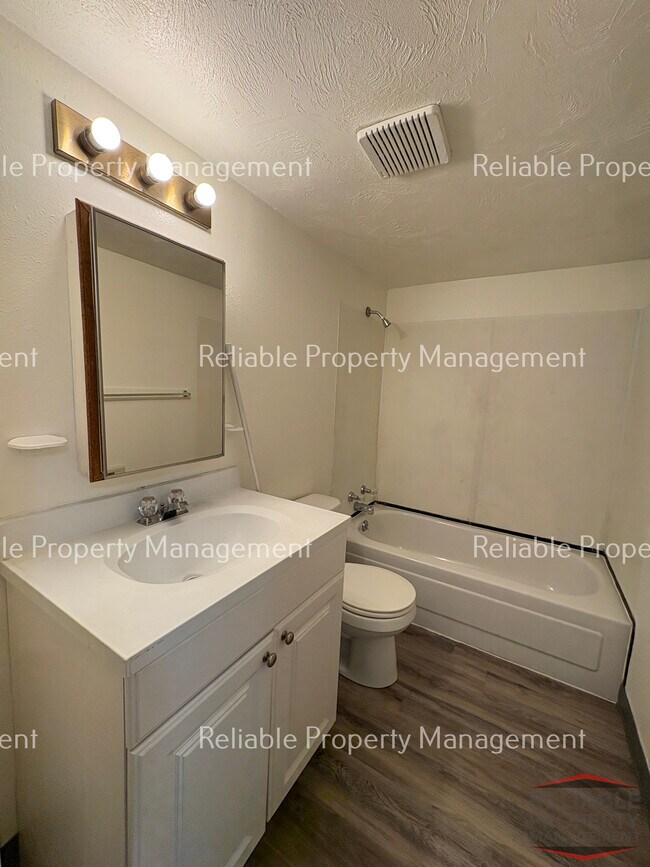 Building Photo - 560 I St