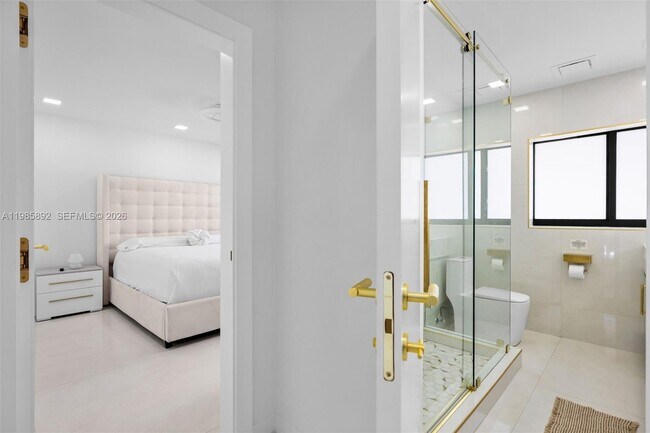 Building Photo - 1117 Adams St